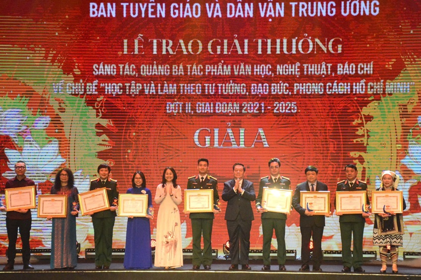 Trao giải thưởng sáng tác, quảng bá tác phẩm văn học, nghệ thuật, báo chí về chủ đề “Học tập và làm theo tư tưởng, đạo đức, phong cách Hồ Chí Minh”